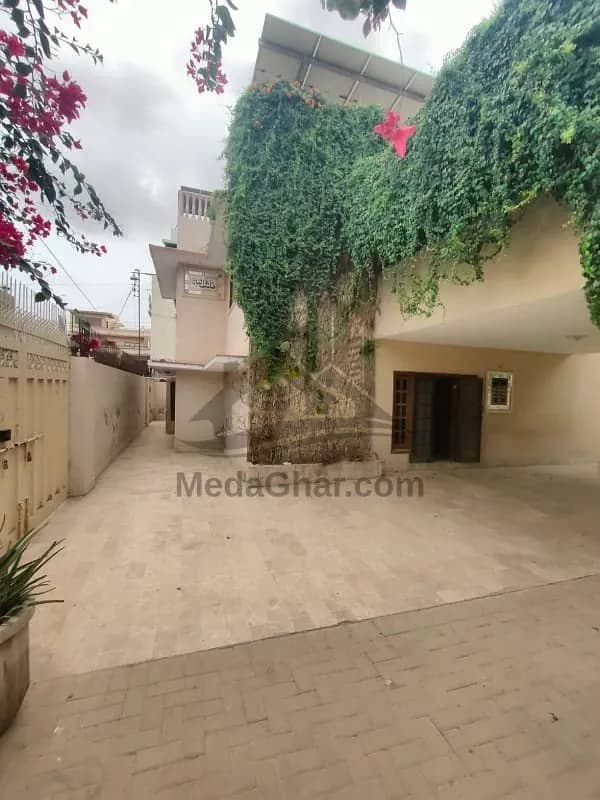 450 Yards Two Side Corner Bungalow For Sale Gulshan-e-Iqbal Block 03 Near Disco Bakery Patel Hospital Dhoraji And Kda Market